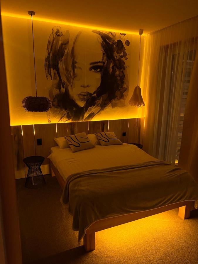Shard Boutique Hotel-Adult Only Brasov Ngoại thất bức ảnh
