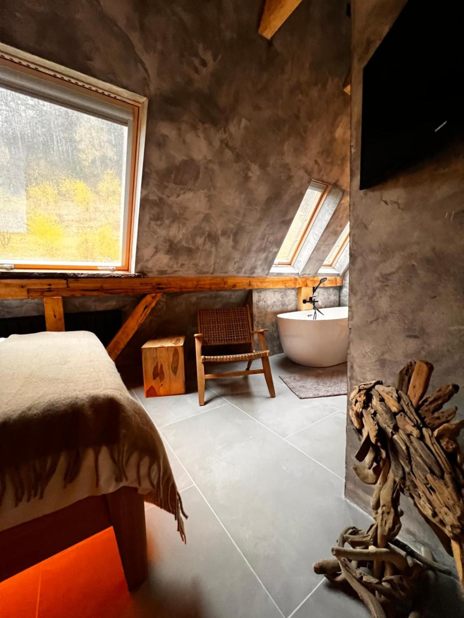 Shard Boutique Hotel-Adult Only Brasov Ngoại thất bức ảnh