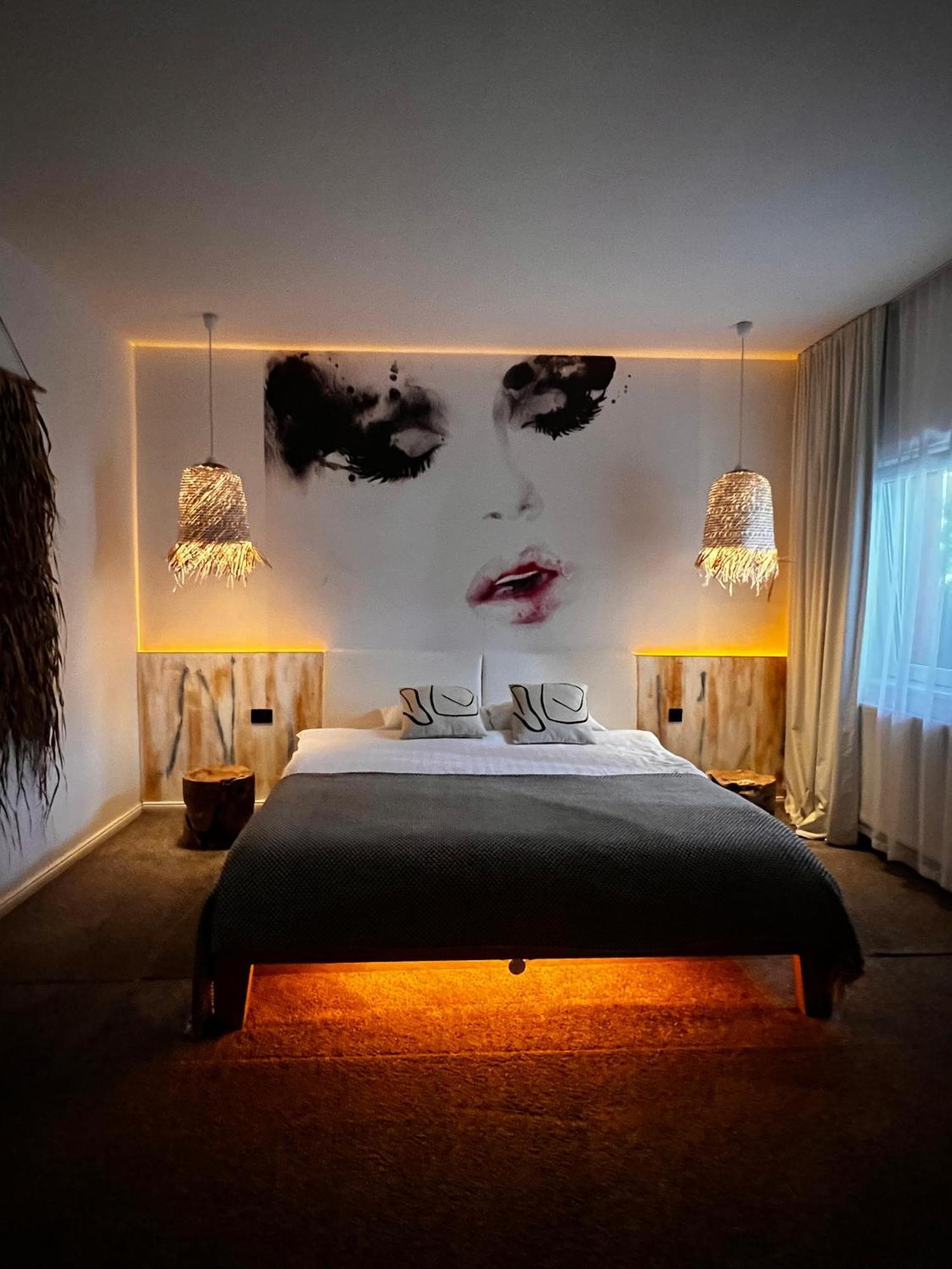 Shard Boutique Hotel-Adult Only Brasov Ngoại thất bức ảnh