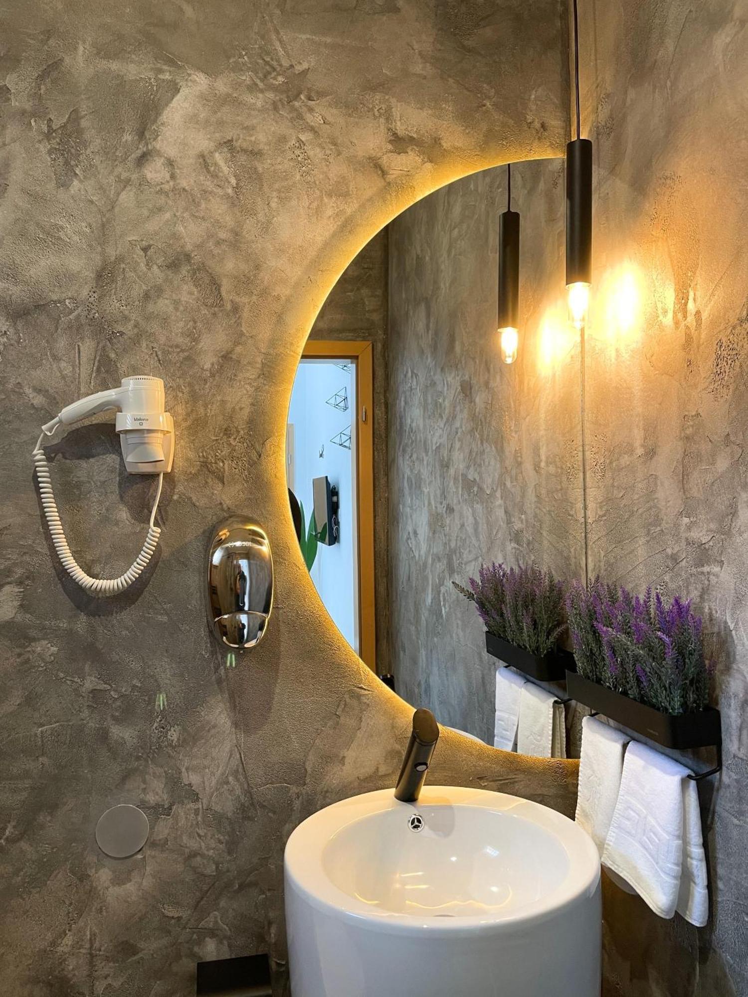 Shard Boutique Hotel-Adult Only Brasov Ngoại thất bức ảnh