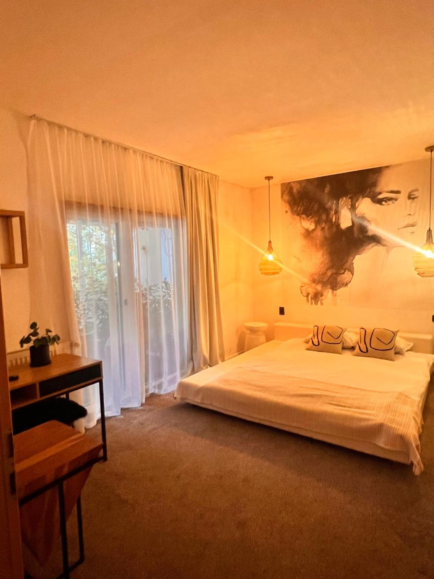 Shard Boutique Hotel-Adult Only Brasov Ngoại thất bức ảnh